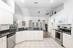 House | 2 bedrooms - Villa Prins Two Spacious Primary Bedrooms With Ensuites (Inverness)