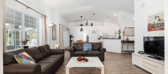 Villa Prins Two Spacious Primary Bedrooms With Ensuites