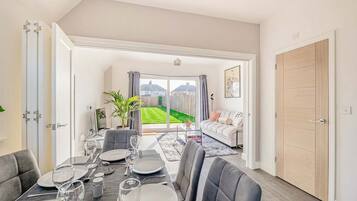 House | 4 bedrooms, Internet