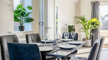 House | 4 bedrooms, Internet