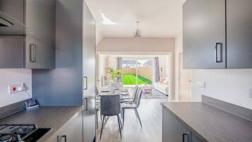 House | 4 bedrooms, Internet