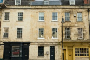 6 bedrooms - Stunning Bath Home Sleeps 12 Ideal for Hen Stags (Bath)