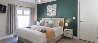 Perfect Booking 4 Bed Home in Aberdare