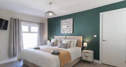 Perfect Booking 4 Bed Home in Aberdare