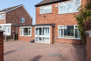 House - Perfect Booking 4 Bed Home Near City Airport (Cheadle)