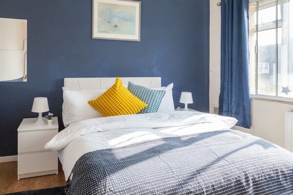 Perfect Booking 4 Bed Home Near City Airport - Cheadle