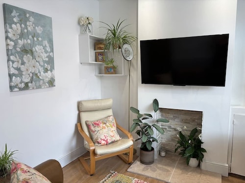 Perfect Booking 2 Bed Home in Didsbury Village
