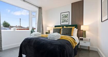 Southampton Getaway Huge Home Garden Sleeps 10
