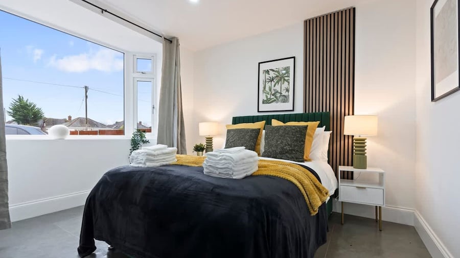 Southampton Getaway Huge Home Garden Sleeps 10