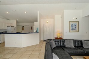 House - Villa Grandjean 4 Bedroom With Private Pool (Inverness)