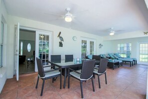4 bedrooms - Villa Tilly 4 Bedroom With Pool - Family Vacations (Hernando)