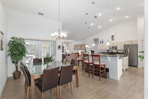 House | 4 bedrooms - Villa Kamp 4-bedroom 3-bathroom (Inverness)