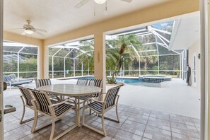 House | 4 bedrooms - Villa Kamp 4-bedroom 3-bathroom (Inverness)