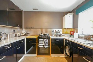 House - Perfect Booking 3 Bed Home in Whitechapel (London)