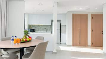 Deluxe Apartment, Balcony, City View | Dining