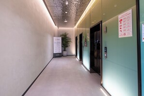 Apartamento Deluxe, balcón, vistas a la ciudad | Interior