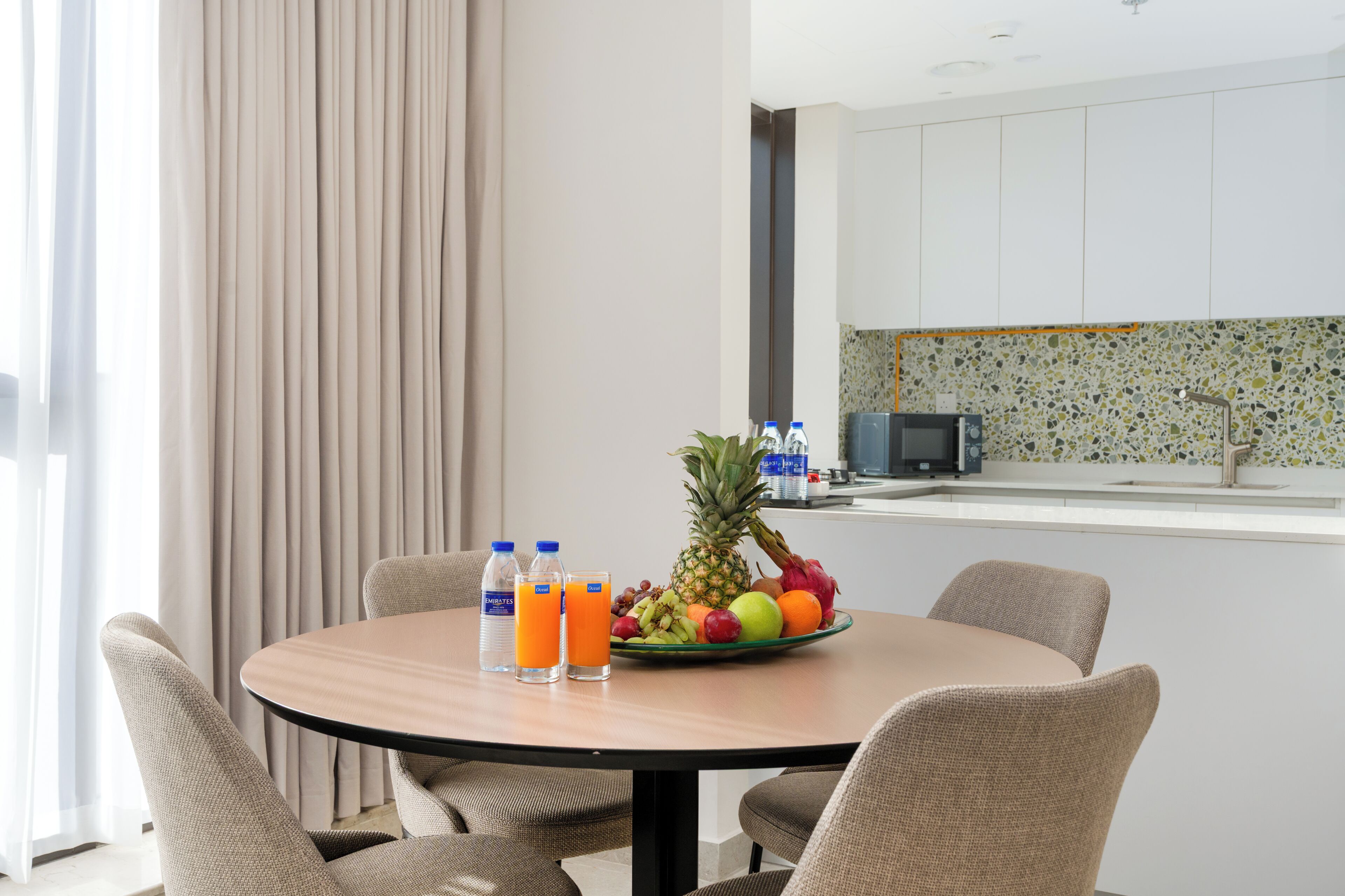 Appartamento Deluxe, balcone, vista città | Ristoranti