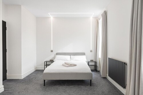 Modern Brixton Flat 7