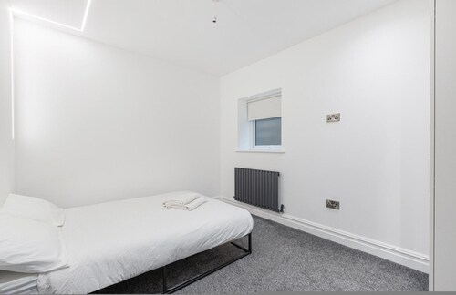 Modern Brixton Flat 8