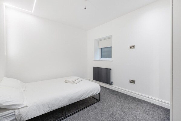 House, Smoking | 2 bedrooms - Modern Brixton Flat 4 (Magherafelt)