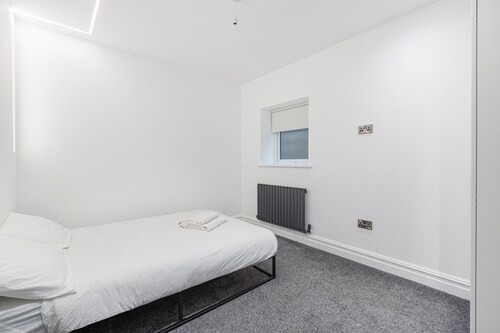 Modern Brixton Flat 4