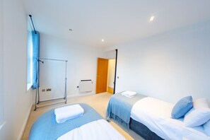 House - Charlotte House Central 2BR 2bath Retreat Sleeps 6 (Ipswich)
