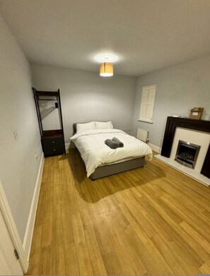 4 bedrooms - 4BR 2bath Home in Colchester Perfect for Big Group (Colchester)