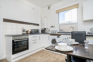 House - Gloucester Street Nest - 3BR Flat for 7 Guests (Stroud)