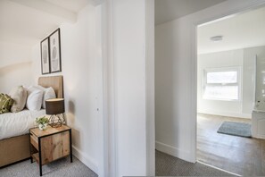 House - Gloucester Street Nest - 3BR Flat for 7 Guests (Stroud)