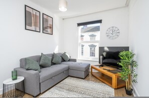 House - Gloucester Street Nest - 3BR Flat for 7 Guests (Stroud)