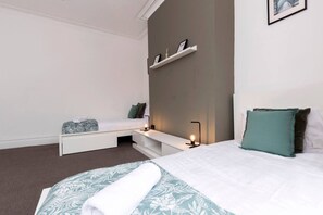 House - Spacious 4BR Home in Gateshead Sleeps 8 w Parking (Gateshead)