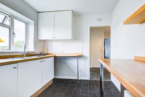 House, Smoking - Hull Haven 4bed 2bath With Free Parking Sleeps 8 (Hull)