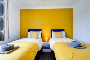 House, Smoking | 4 bedrooms - Hull Haven 4bed 2bath With Free Parking Sleeps 8 (Hull)