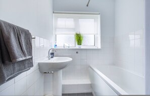 House, Smoking - Hull Haven 4bed 2bath With Free Parking Sleeps 8 (Hull)