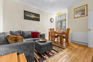 House - Manchester Seymour Escape Spacious 4BR Home for 8 (Manchester)