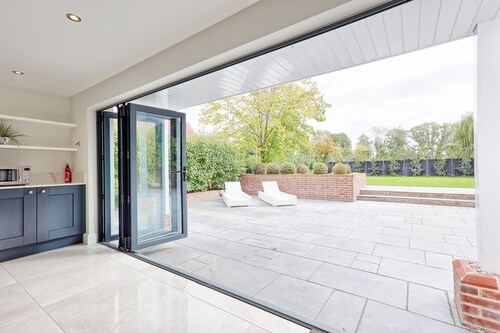 Mayrose House 6BR 4bath Luxe Spacious Retreat