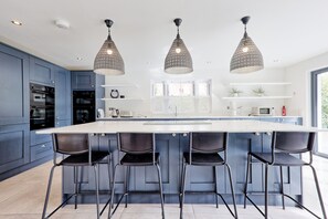 House | 6 bedrooms - Mayrose House 6BR 4bath Luxe Spacious Retreat (Bishop's Stortford)