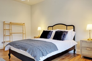 House | 6 bedrooms - Mayrose House 6BR 4bath Luxe Spacious Retreat (Bishop's Stortford)