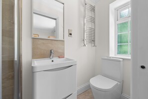 House - Spacious 3BR Flat in Stroud Haven (Stroud)