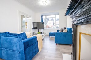 House - Sunny 3BR Home Near Portsmouth Park (Portsmouth)