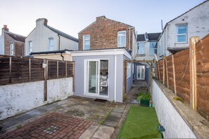 House - Sunny 3BR Home Near Portsmouth Park (Portsmouth)