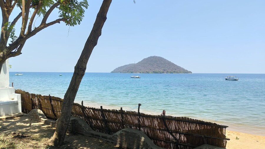 The Bay Cottage 4BR Retreat in Cape Maclear