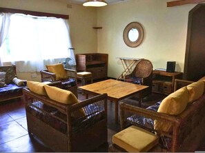 4 bedrooms - The Bay Cottage 4BR Retreat in Cape Maclear (Cape Maclear)