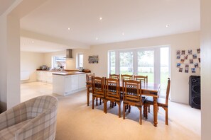 House - Grand 5BR Home in Market Harborough With Free Parking (Market Harborough)