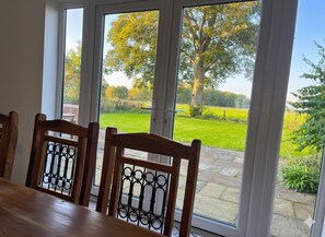 5 bedrooms - Grand 5BR Home in Market Harborough With Free Parking (Market Harborough)