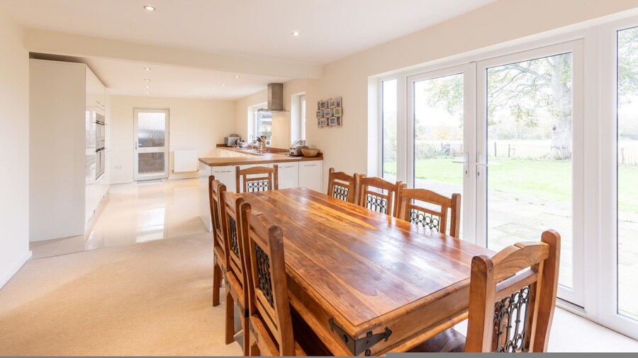 Grand 5BR Home in Market Harborough With Free Parking