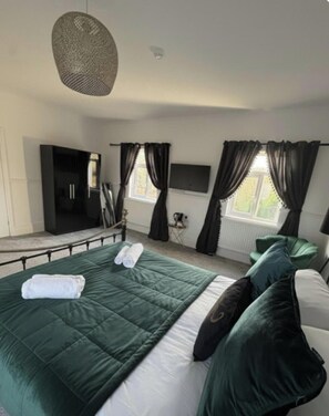 Room - Room 1 Manor Park Country House in Swansea (Swansea)