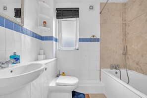 House - Cozy 1-bed Flat in Croydon Sleeps 4 - Free Parking (Croydon)
