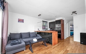 House - Cozy 1-bed Flat in Croydon Sleeps 4 - Free Parking (Croydon)