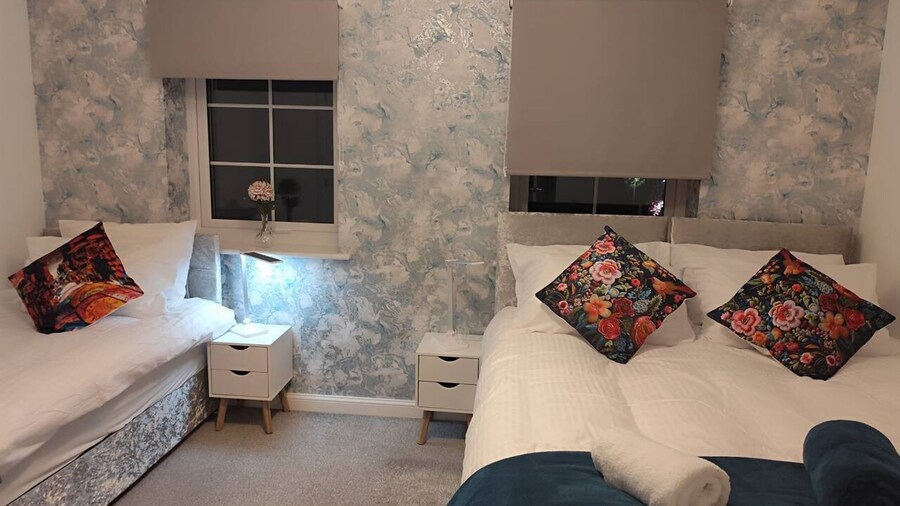 Spacious Home for Groups Sleeps 8